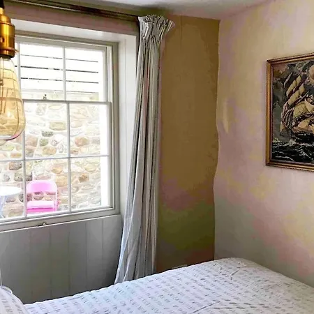 Beachfront Apartment With Wood Burner & Courtyard St Leonards-on-Sea Exterior photo