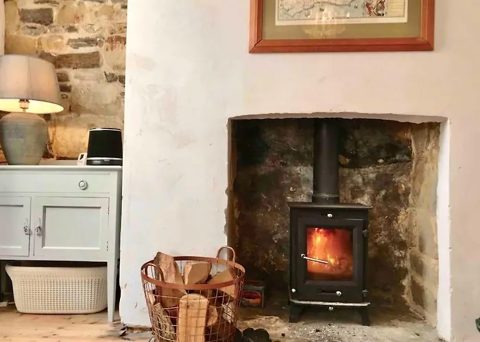 Beachfront Apartment With Wood Burner & Courtyard
