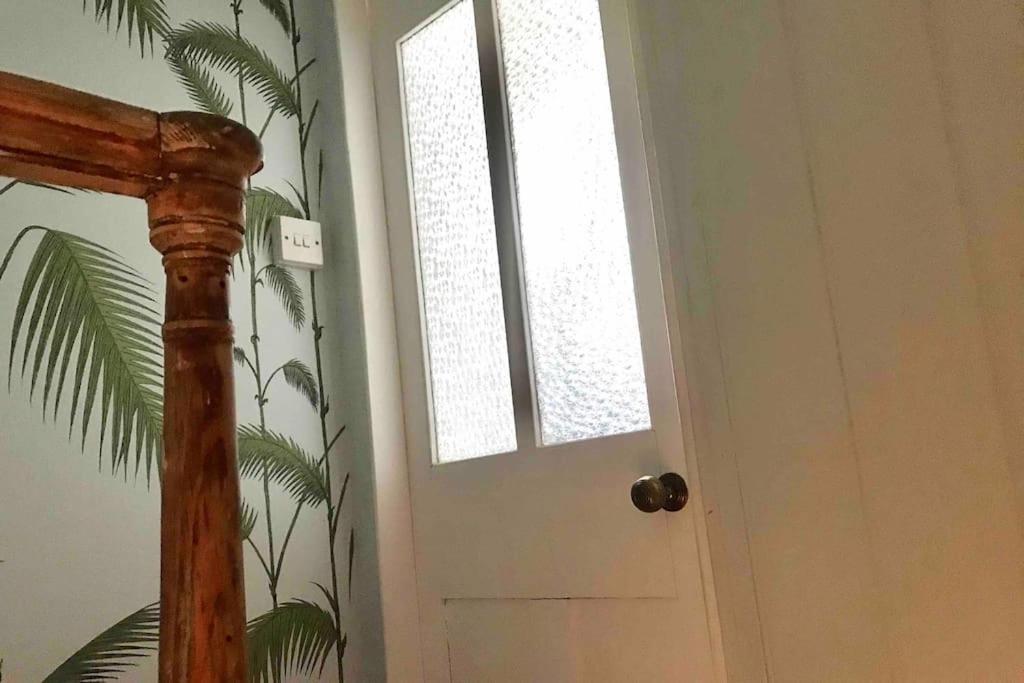 Beachfront With Wood Burner & Courtyard * St Leonards-on-Sea