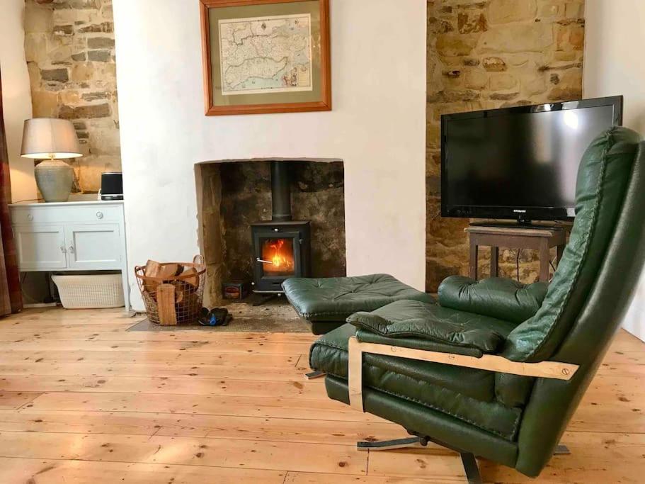 Beachfront With Wood Burner & Courtyard