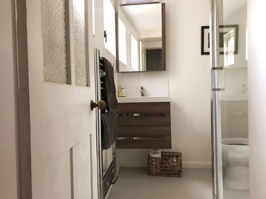 Apartment Beachfront With Wood Burner & Courtyard St Leonards-on-Sea