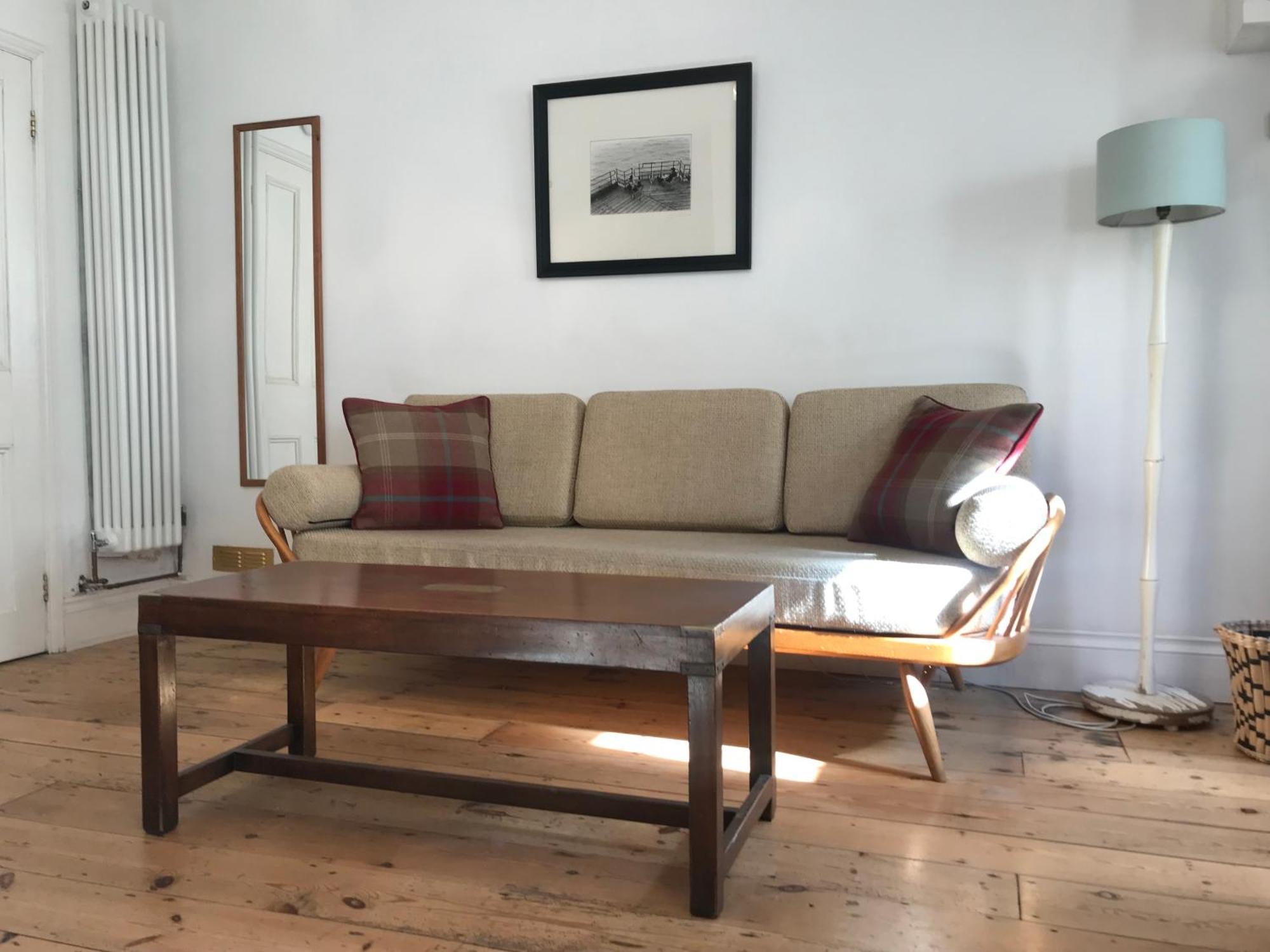 Beachfront With Wood Burner & Courtyard Apartment St Leonards-on-Sea